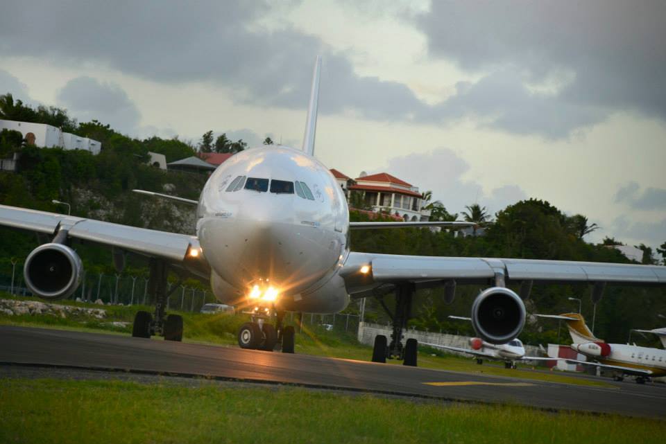 Air France A340 на Sint Maarten