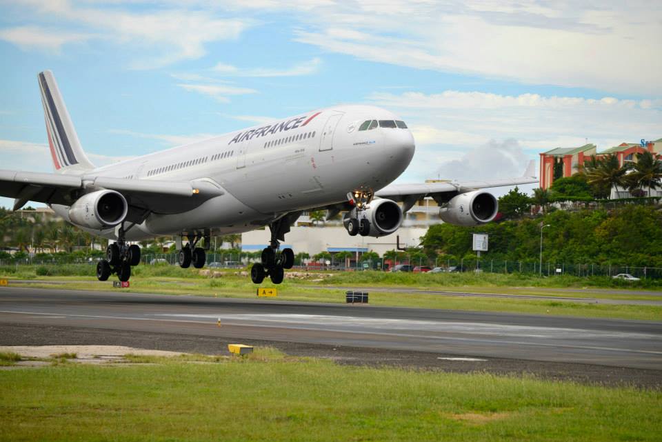 Air France A340 на Sint Maarten
