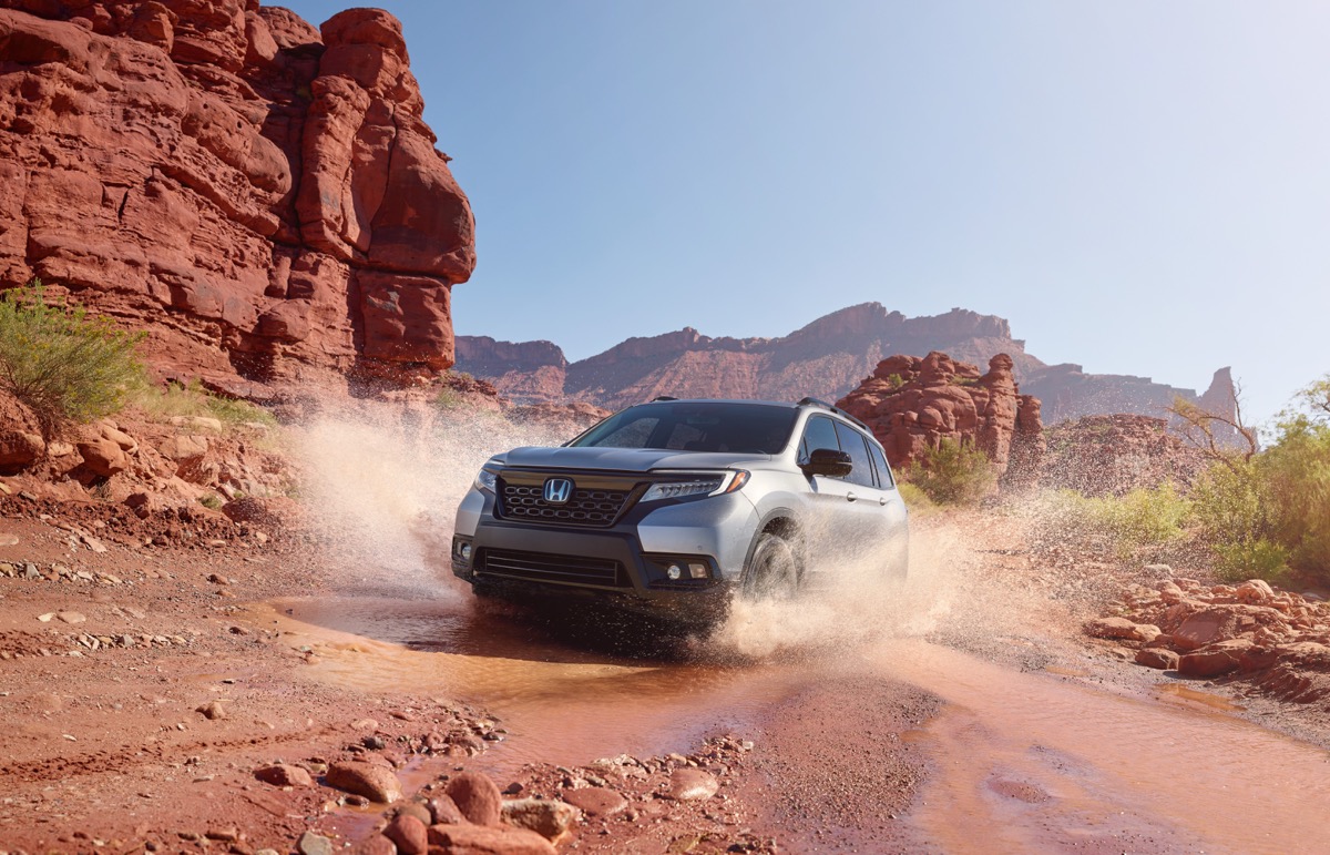 Adventure-Ready 5-passenger SUV Honda Passport