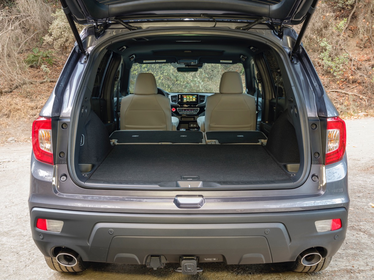 Adventure-Ready 5-passenger SUV Honda Passport