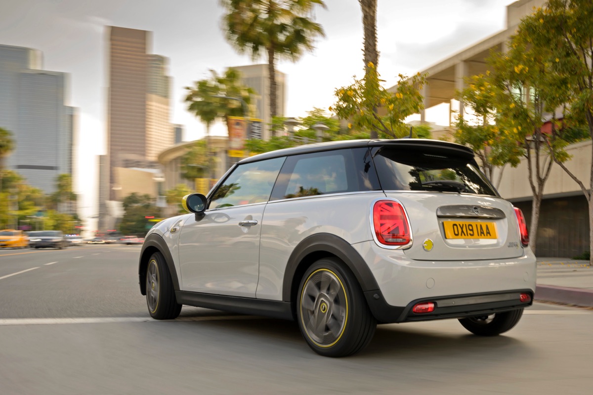 The new electrically powered MINI Cooper SE