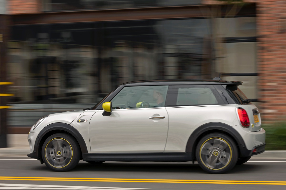 The new electrically powered MINI Cooper SE