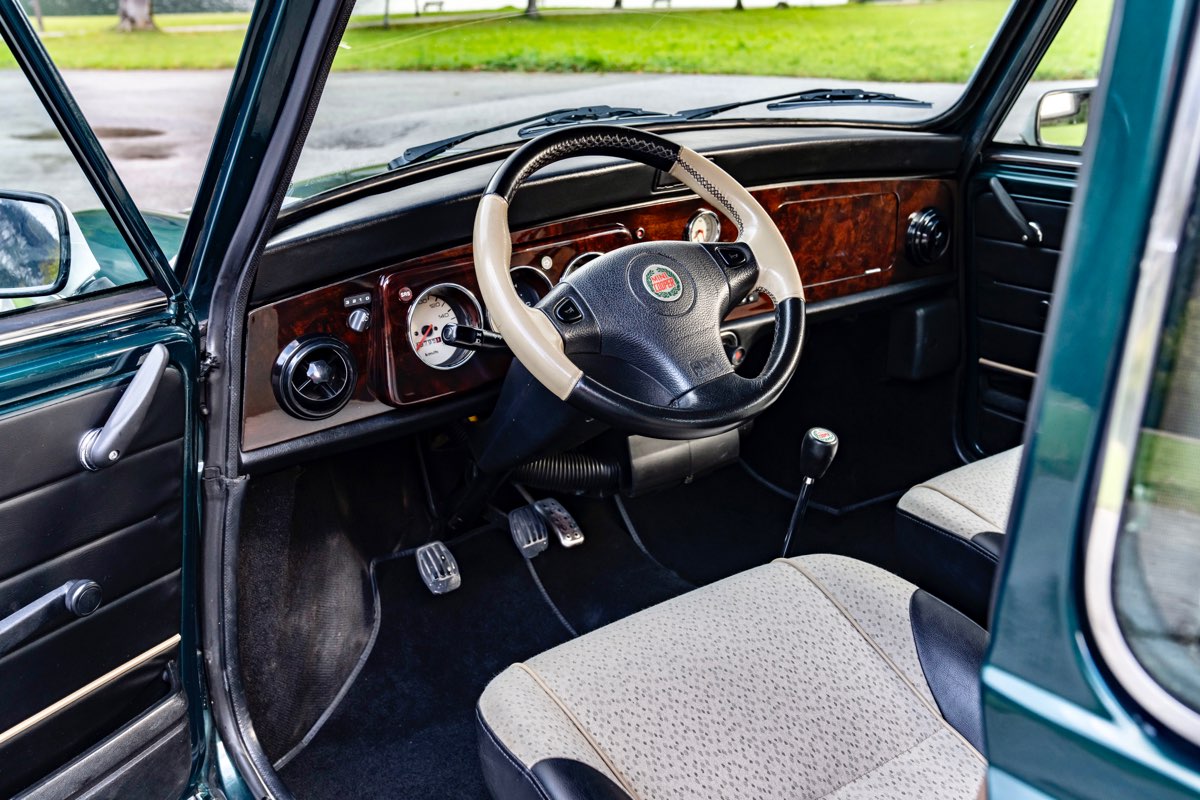 Почему MINI Cooper – синоним удовольствия от вождения уже 60 лет
