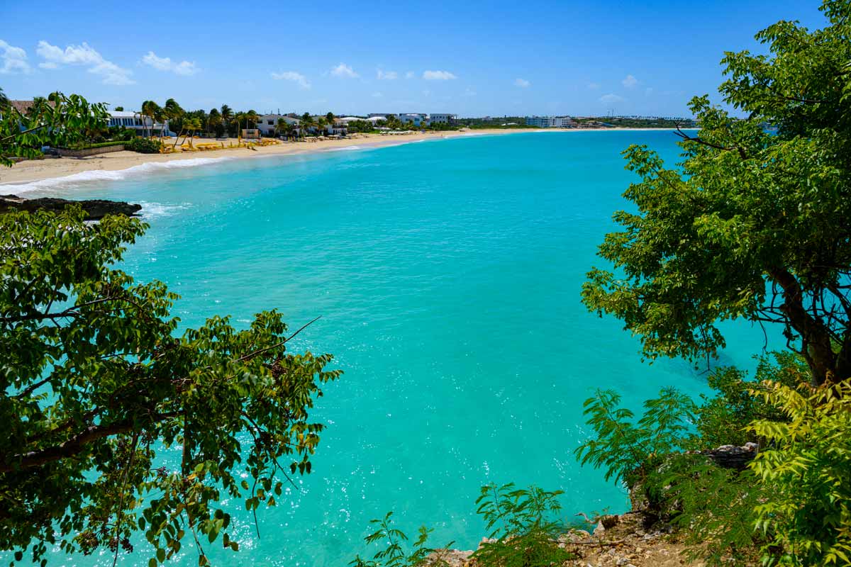 Meads Bay: самый знаменитый пляж Карибского моря