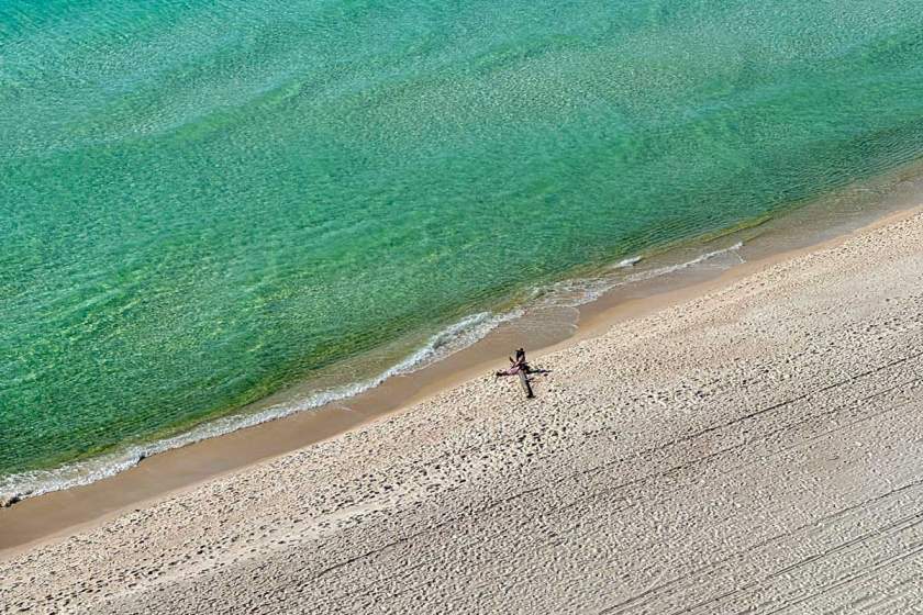 Белый песок и изумрудная вода Emerald Coast